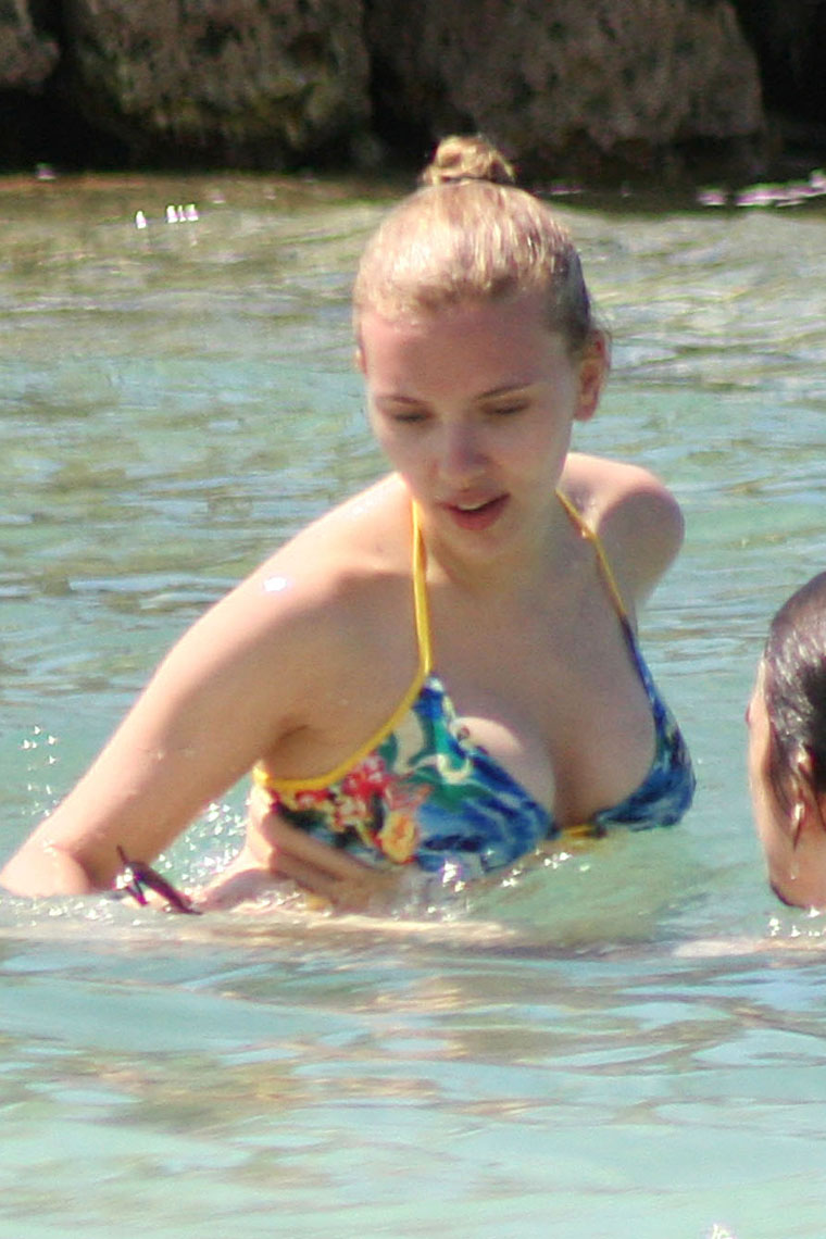 Scarlett Johansson bikini