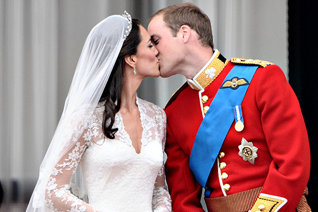 William and Kate Kiss