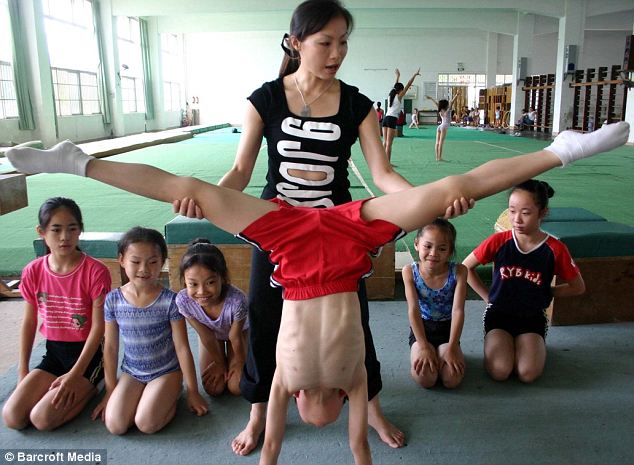 Entrenamiento gimnastas chinas