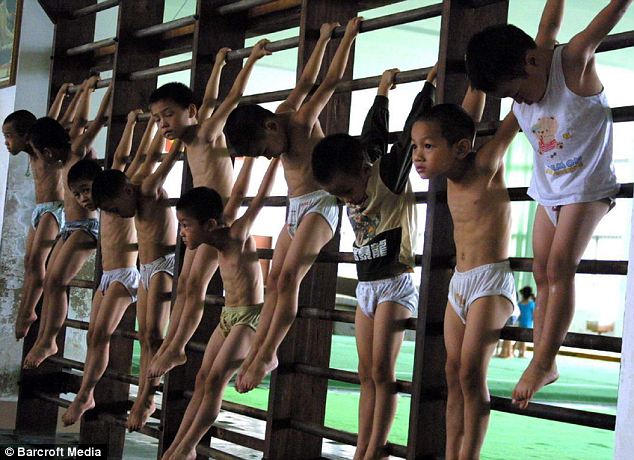 Entrenamiento gimnastas chinas