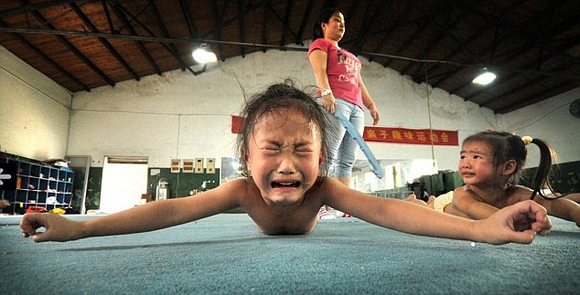 Entrenamiento gimnastas chinas