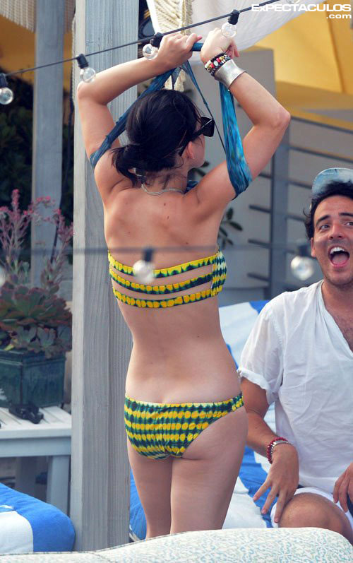 Katy Perry Bikini amarillo