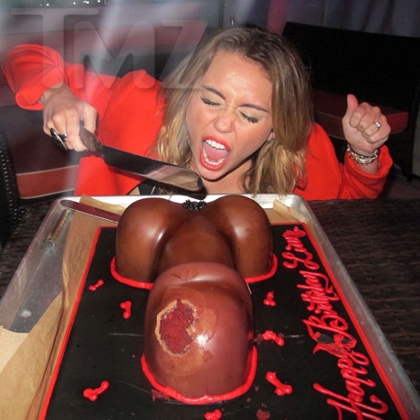 Miley Cyrys licks Liams asshole