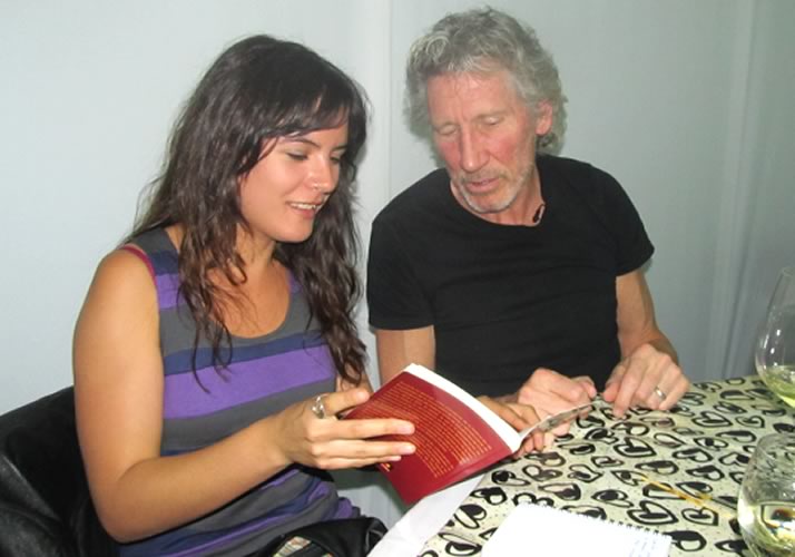 Roger Waters con Camila Vallejo