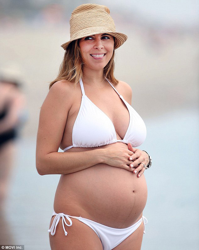Jamie Lynn Sigler bikini pregnant1.jpg