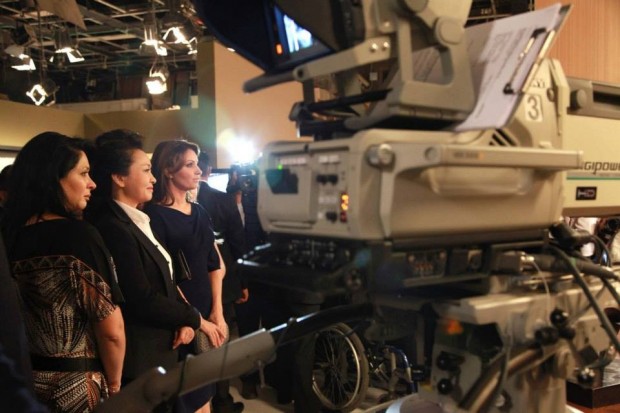 Peng Liyuan y angelica rivera en Televisa