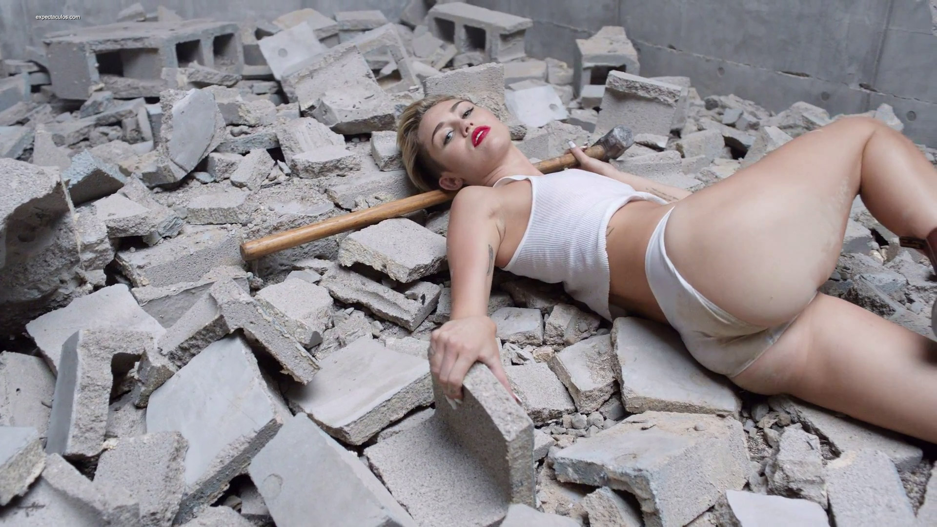 Miley Cyrus Naked Wrecking Ball