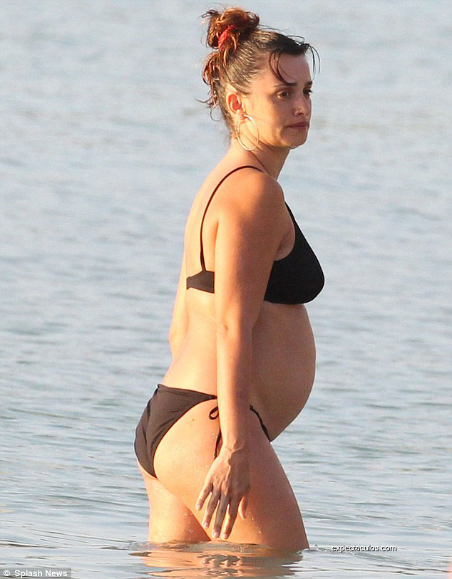 Penelope Cruz embarazada bikini