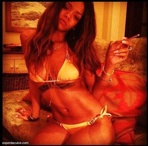 Rihanna bikini 25