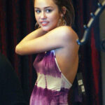 Miley Cyrus enseña de mas