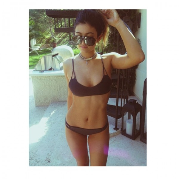 kylie_jenner_bikini2