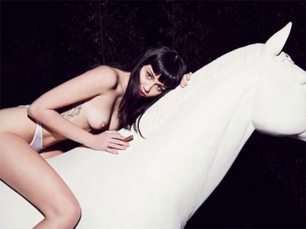 miley-cyrus-topless-horse