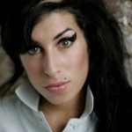 Madre de Winehouse la encontró ebria un día antes de su muerte