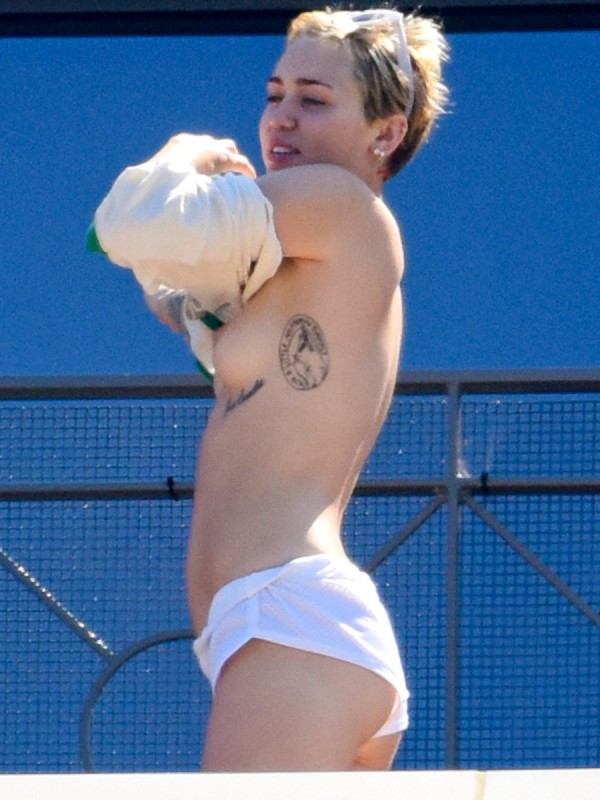 Miley-Cyrus-Sunbathes-Topless-on-a-Hotel-Balcony-in-Sydney-02