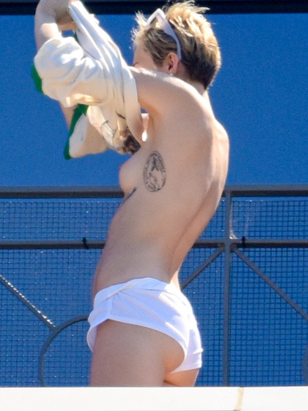 Miley-Cyrus-Sunbathes-Topless-on-a-Hotel-Balcony-in-Sydney-06