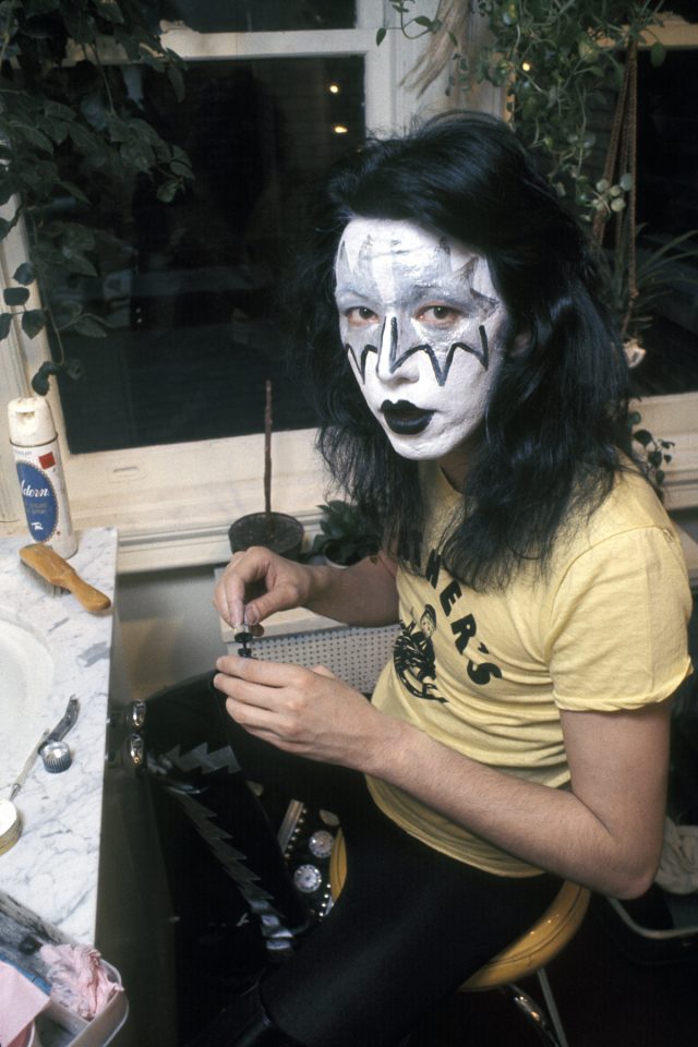 NEW YORK - APRIL 24:  Lead guitarist Ace Frehley of American hard rock band KISS at Make Up Center on April 24, 1974 in New York City.  (Photo by Waring Abbott/Getty Images)