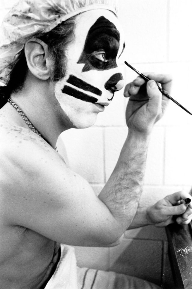 NEW YORK - CIRCA 1975:  Peter Criss backstage before a concert circa 1975 in New York City, New York. (Photo by Waring Abbott/Michael Ochs Archives/Getty Images)