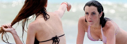 Lindsay Lohan y Ali Lohan surfeando