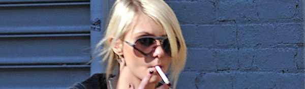 Taylor Momsen smoking hot