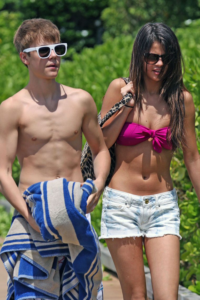 Juston Bieber y Selena Gomez topless