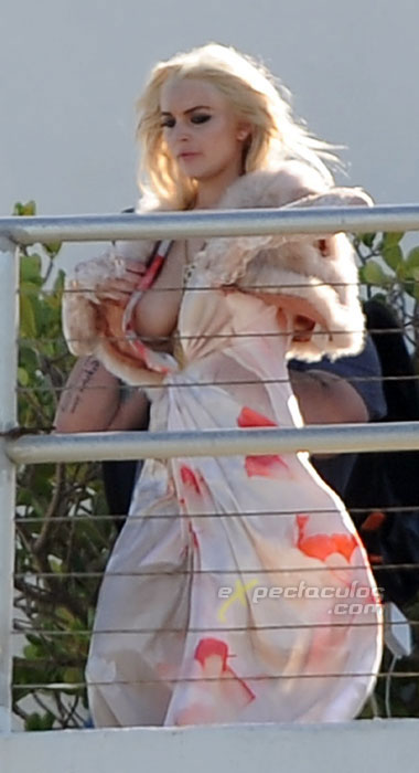 Lindsay Lohan boob slip