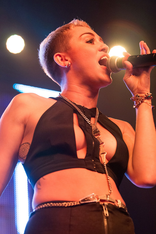 Miley Cyrus sexy concert