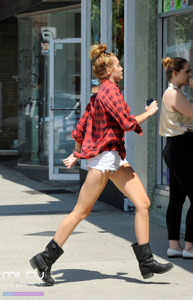 Miley Cyrus ropa interior