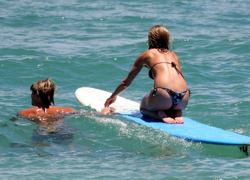 Jennifer Aniston Surf