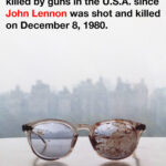 Yoko Ono comparte foto de lentes ensangrentados de John Lennon