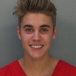 Foto de Justin Bieber fichado por la policia