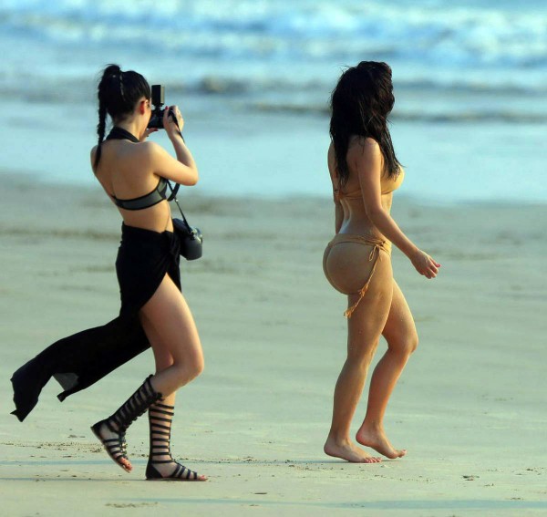 Kim-Kardashian-Thailand-1