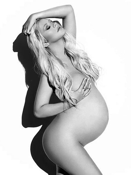 christina-aguilera-nude-pregnant-00