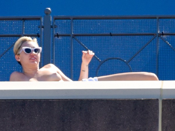 Miley-Cyrus-Sunbathes-Topless-on-a-Hotel-Balcony-in-Sydney-08