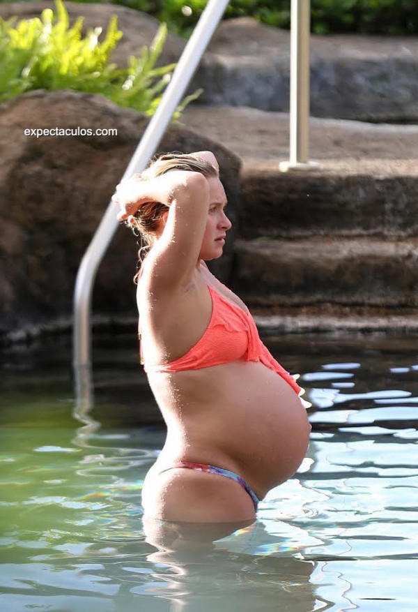 Hayden-Panettiere-Pregnant-Bikini-Pictures-12