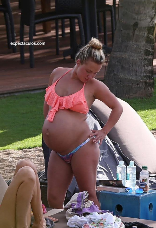 Hayden-Panettiere-Pregnant-Bikini-Pictures-15